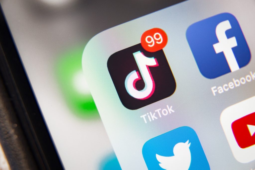 TikTok pour les artisans : comment transformer des vues en vrais clients